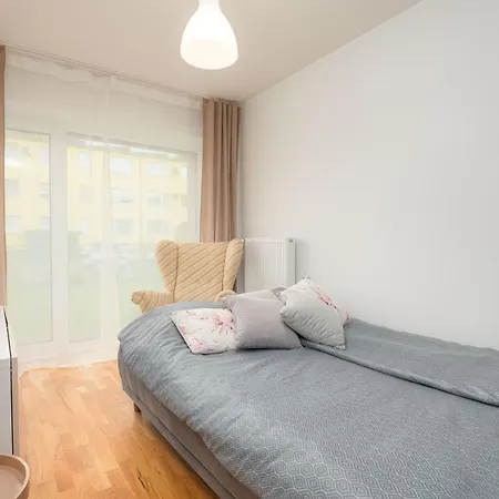 2 Bedroom Family Near Tervise Paradiis Appartamento Pärnu